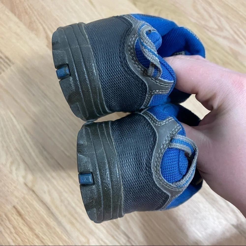 Keen Outdoors Sneaker Shoes Sz 2 Boys Gray Blue